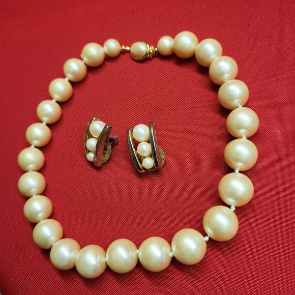 VTG Faux Gold Tone Pearl Choker Necklace & Clip on Earrings - Picture 6 of 10